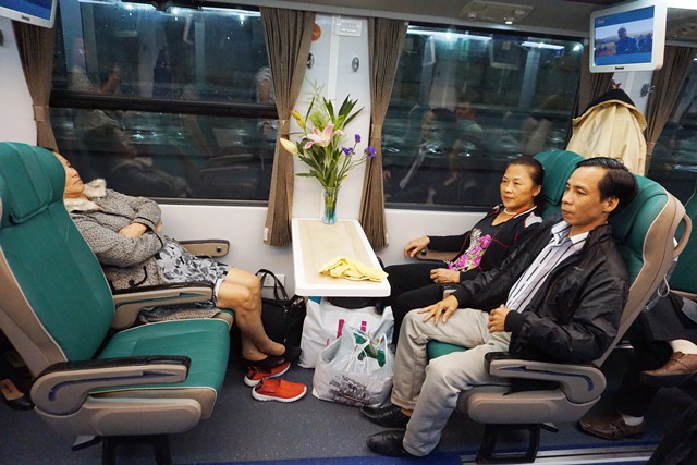 Cận cảnh đoàn tàu Thống Nhất 5 sao vừa được đưa vào sử dụng